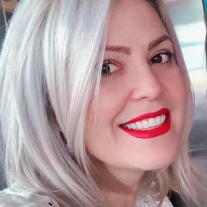 Meet your Posher, Mirela